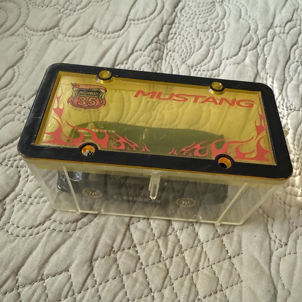 1997‎ HOT WHEELS HIGHWAY 35 FORD MUSTANG COBRA BLACK/GOLD W/LW LACE SPOKES